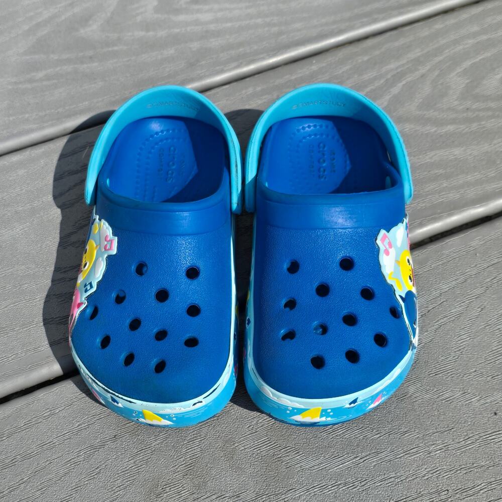 Crocs Kids Baby Shark Slip on Clogs Blue, Size C9